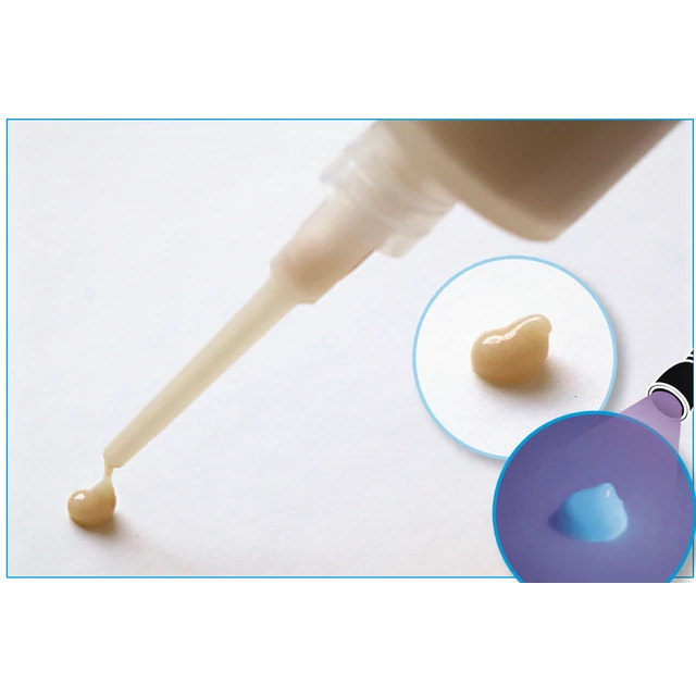 TX3 Csótányirtó Gél alkalmazása résben a csótányok kiirtására.